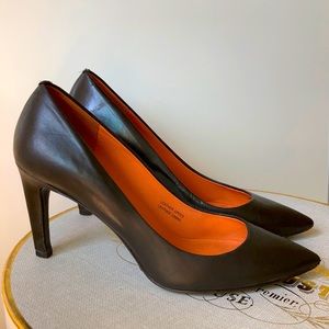 Via Spiga Black Leather Pointed Toe Pump